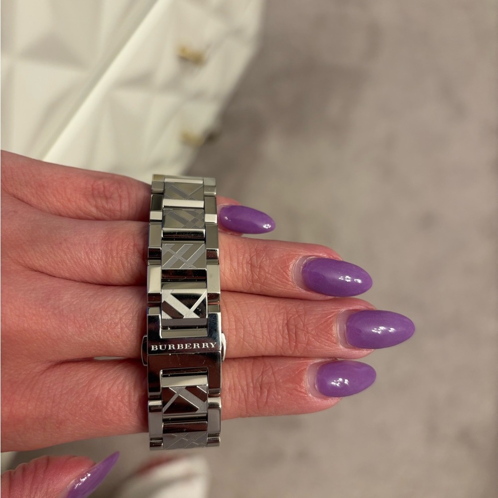(NEEDS BATTERY) Burberry Silver Watch with Minimalist Design - Picture 9 of 15